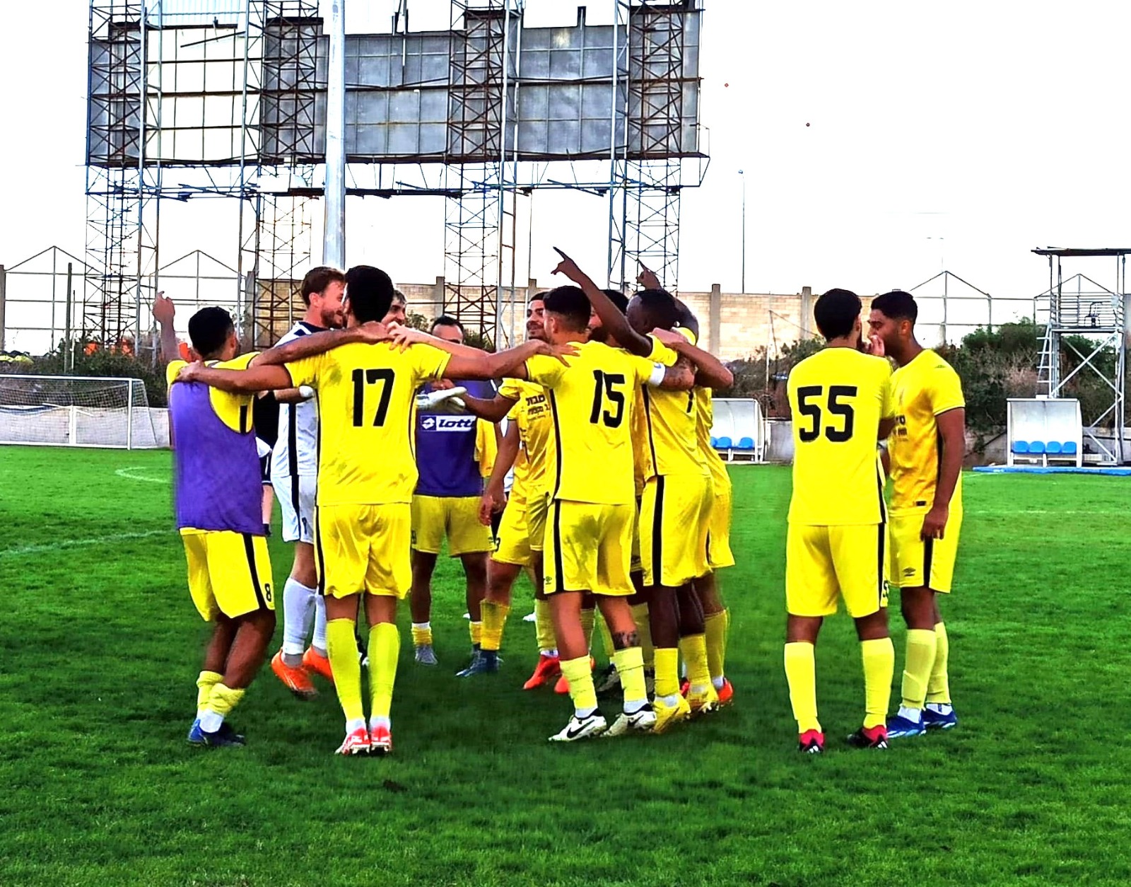 שחקני חולון בסיום (אלון יהודיוף)